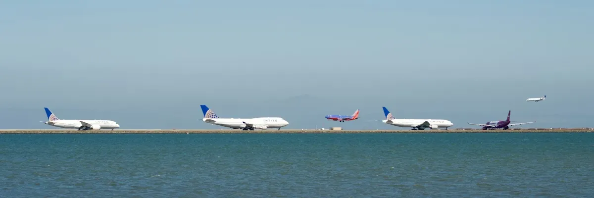 خلبانان پیش از برخاستن باید سیستم NOTAM را بررسی کنند تا از هرگونه موقعیتی که ممکن است بر ایمنی پرواز اثر بگذارد، آگاه شوند.