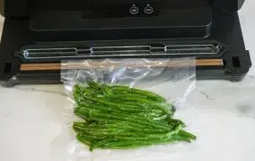 Household food vacuum sealer