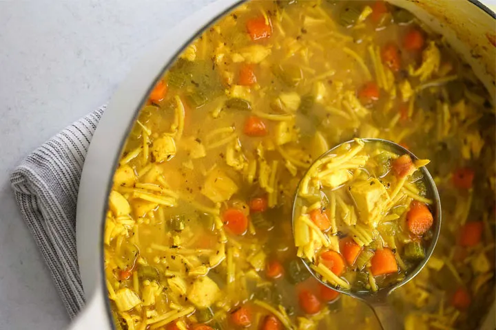 طرز تهیه سوپ مرغ برای سرماخوردگی