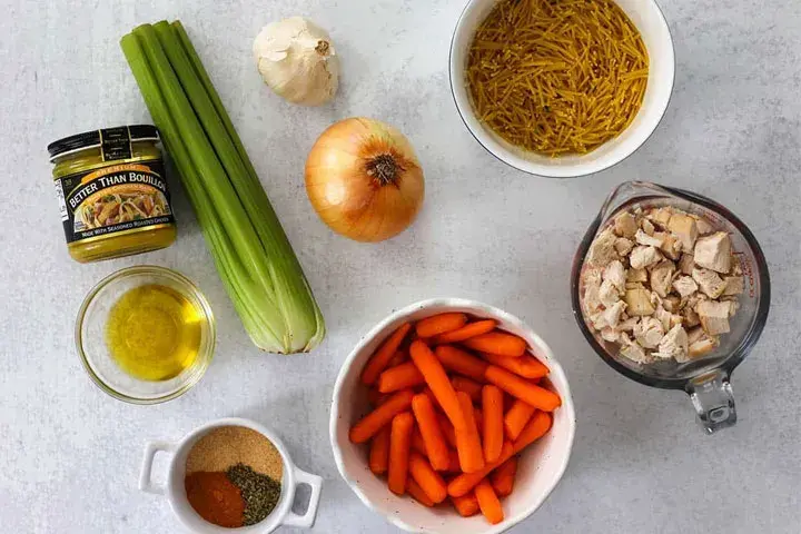 مواد لازم برای سوپ مرغ