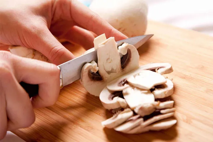 قارچها را اسلایس کنید