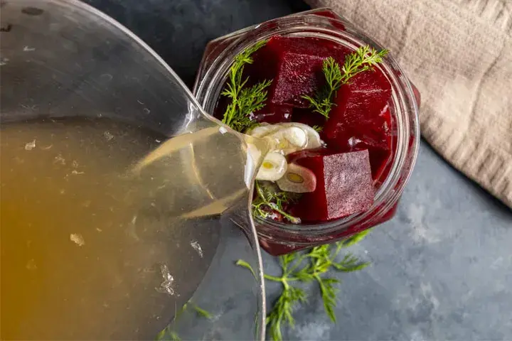 اضافه کردن سرکه به لبوها