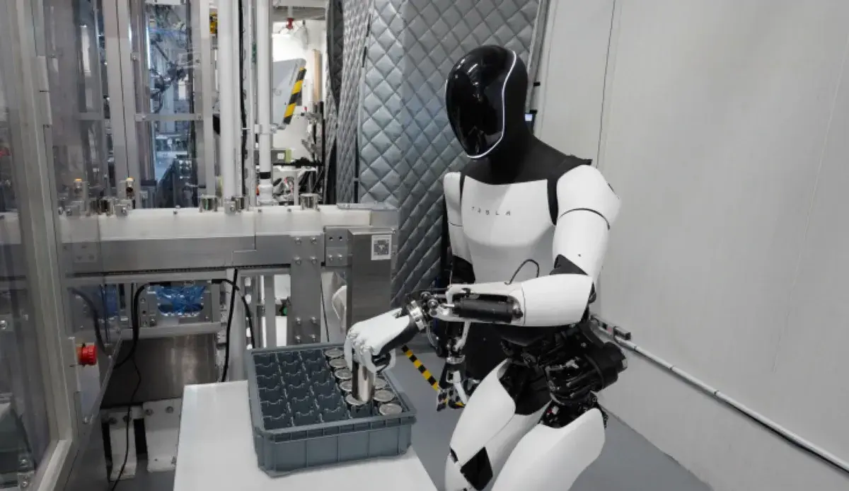 ربات اپتیموس (Optimus)؛ ربات انسان نمای شرکت تسلا ایلان ماسک