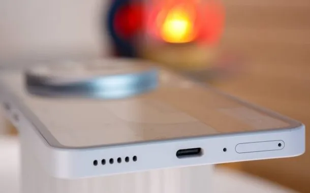 فریم پایینی گوشی ناتینگ فون 3a پرو