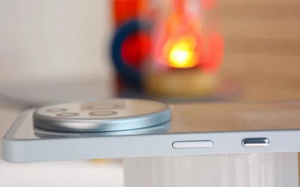 فریم سمت راست گوشی ناتینگ فون 3a پرو