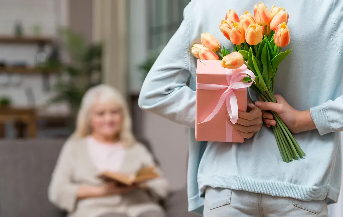 راهنمای خرید هدیه شب یلدا برای مادر