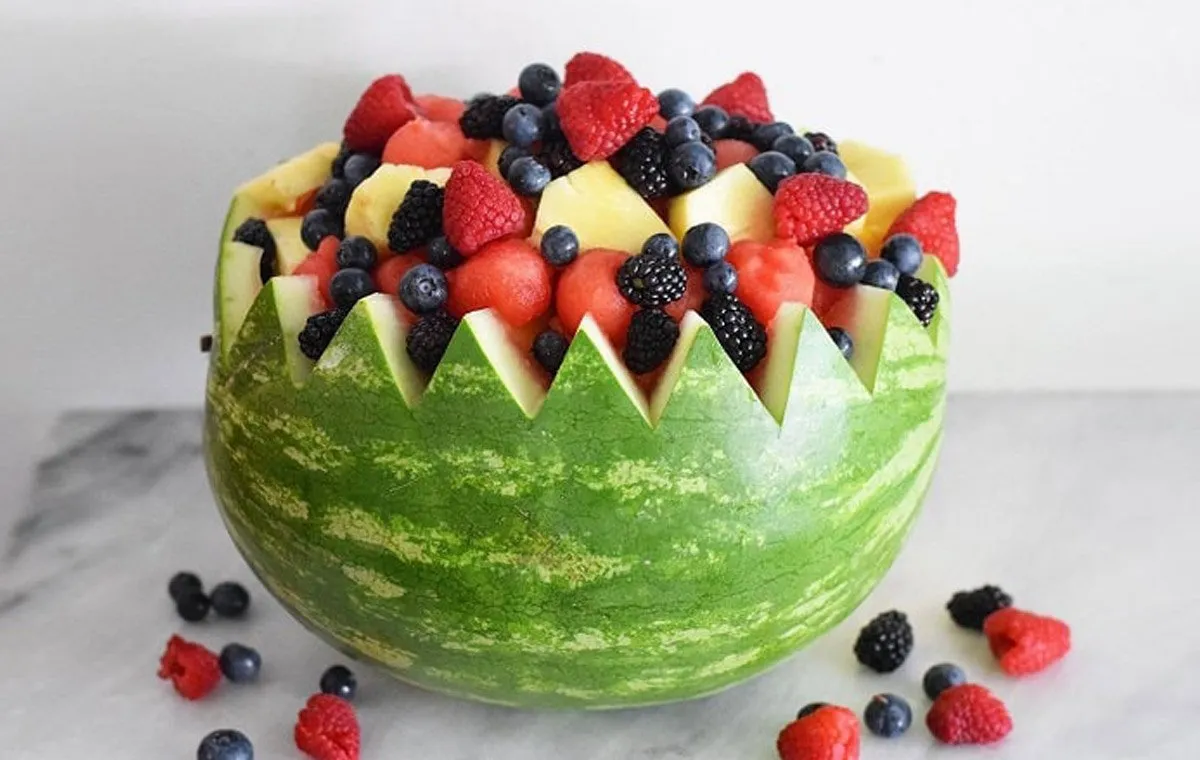 تزیین میوه شب یلدا با پوست هندوانه