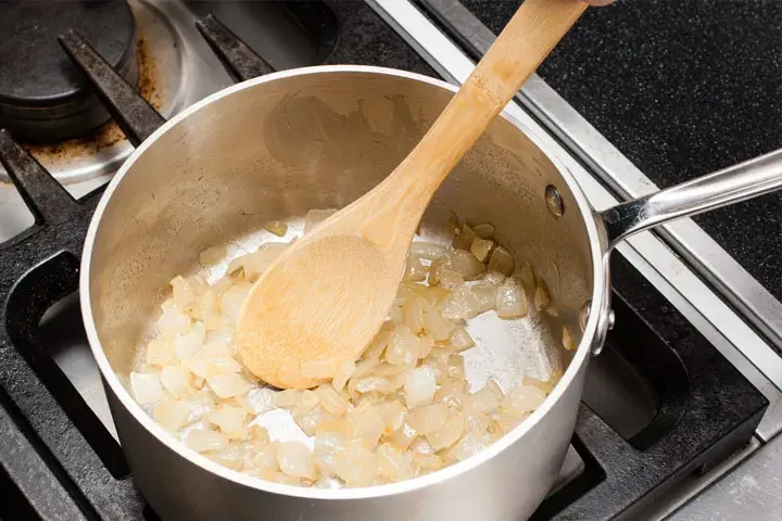 مرحله دوم طرز تهیه سوپ خامه ای