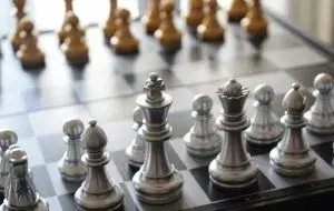 تفاوت سرمایه‌گذاری نقره و طلا؛ کدام فلز در طوفان تورم سود بیشتری می‌دهد؟