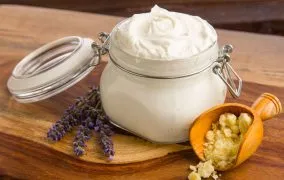 کره بدن چیست؛ آشنایی با خواص، کاربرد، طرز استفاده و تفاوت آن با لوسیون