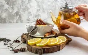 جان دمنوش گیاهی آرام‌بخش و گیاهان دارویی برای درمان معده درد عصبی