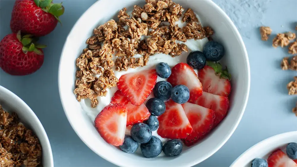 شیک پروتئینی خانگی و اسموتی میوه‌ای برای جهش رشد در دوران بلوغ