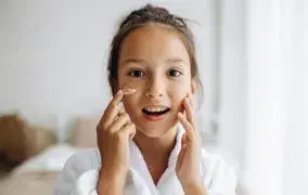 بهترین وسیله برای اصلاح صورت نوجوانان دختر