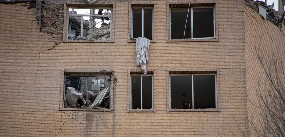 اگر هنگام حملات هوایی در خانه بودیم چه کنیم؟