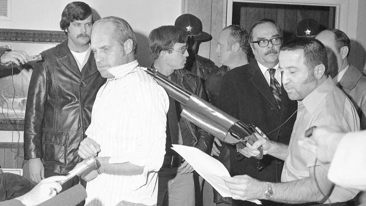 نقد فیلم «سیم مرد مرده»