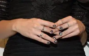 لاک ناخن سیاه