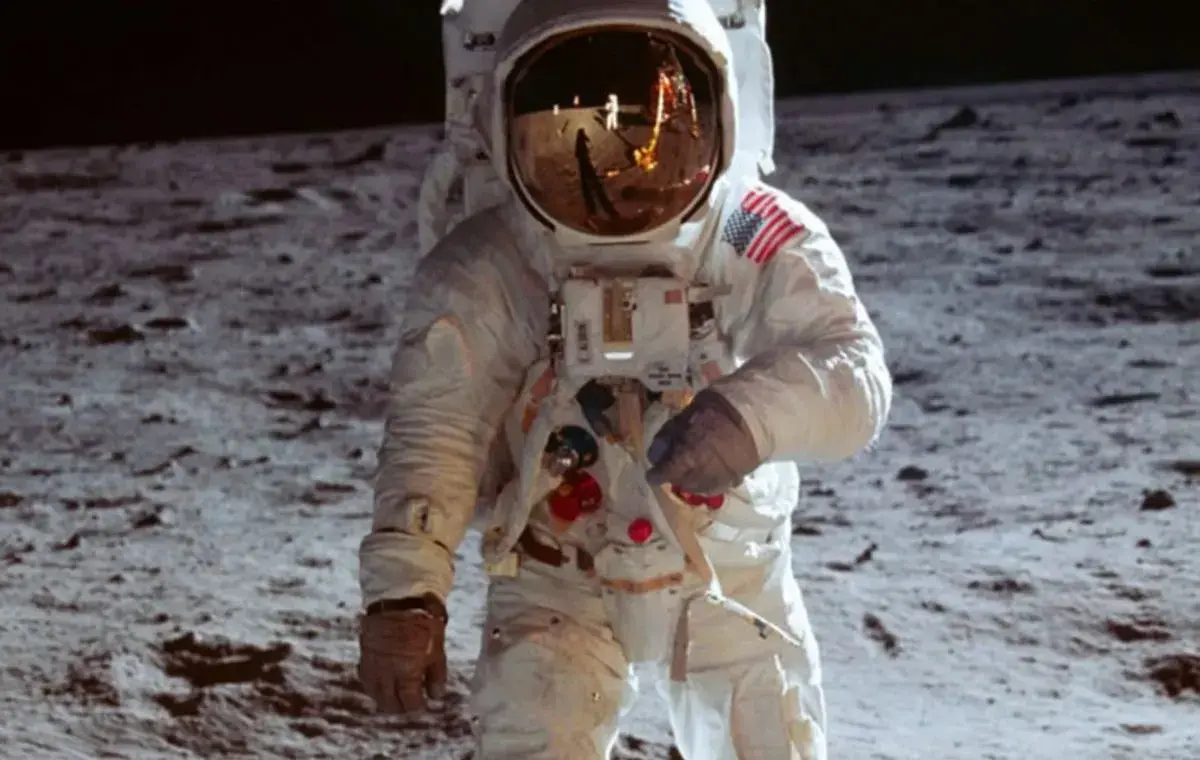 آپولو 11 (Apollo 11)