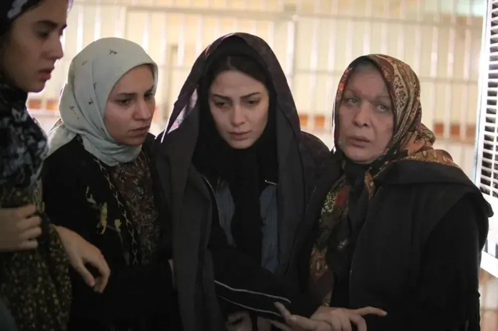 هیس! دخترها فریاد نمیزنند