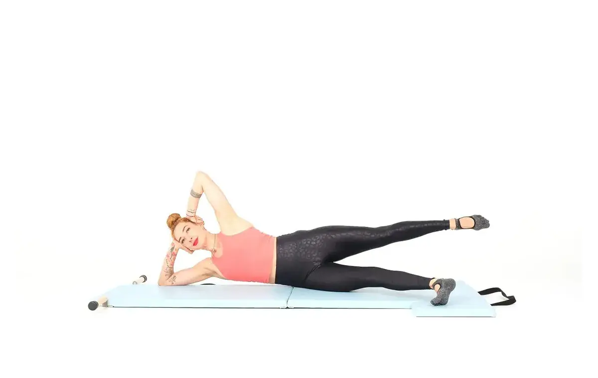 دایره پا در حالت خوابیده (Side Lying Leg Circles)