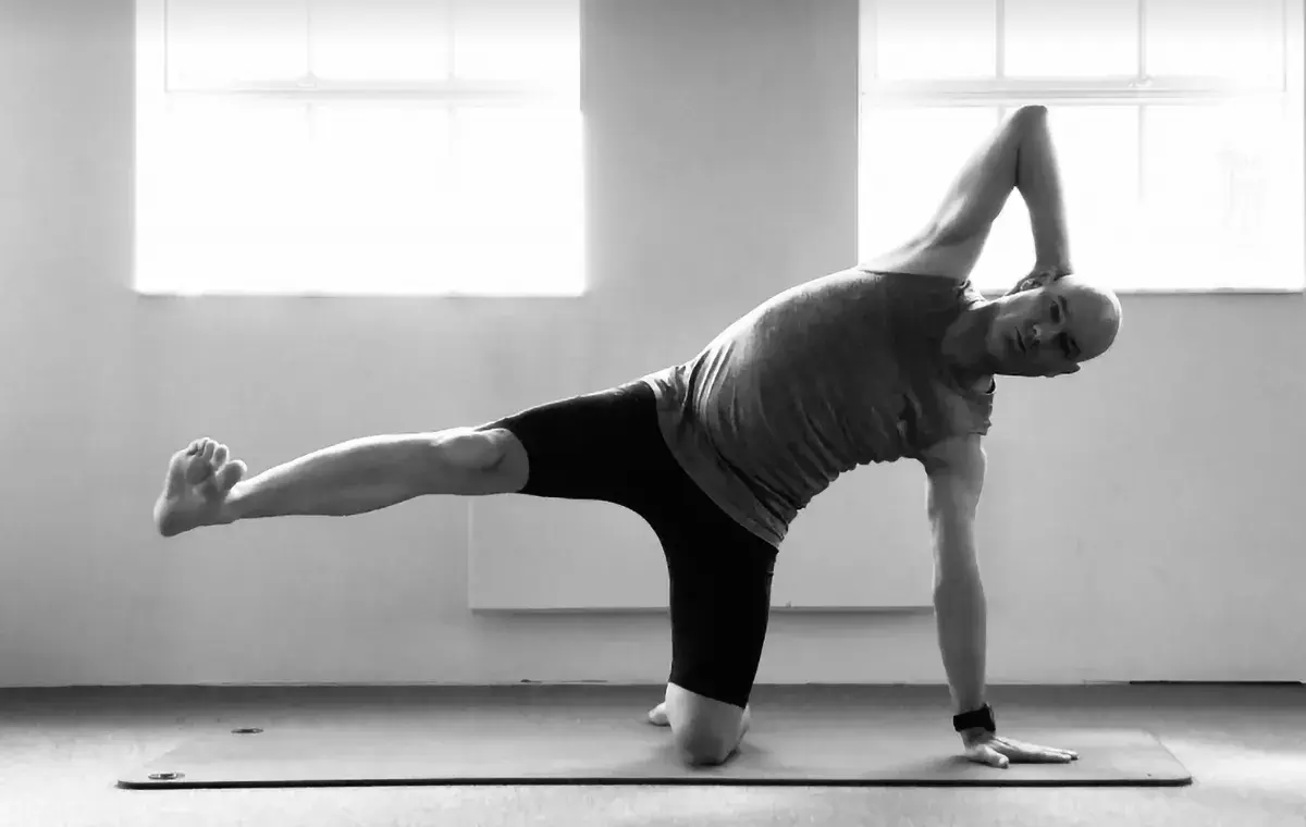 لگد زدن به پهلو (Side Kick Series) پیلاتس در خانه
