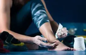 استفاده از پماد برای زخم
