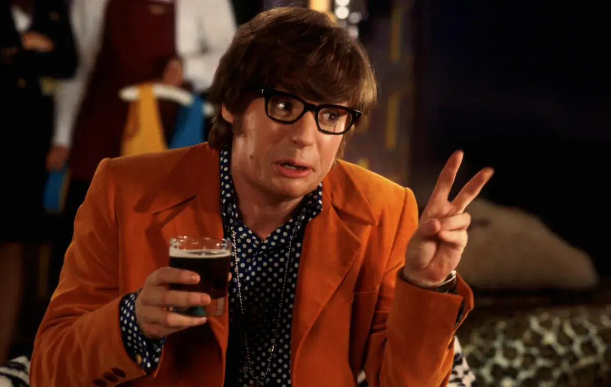 بهترین فیلمها برای شب ؛ آستین پاورز: مرد بینالمللی رمز و راز (Austin Powers: International Man Of Mystery)
