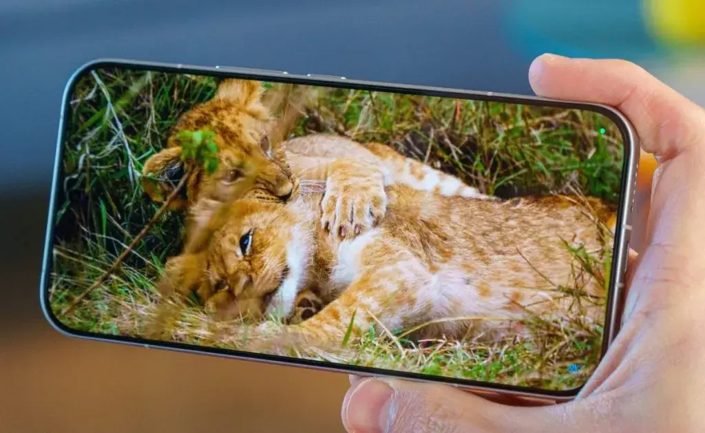 مقایسه نمایشگر شیائومی 17T پرو با پوکو F8 اولترا