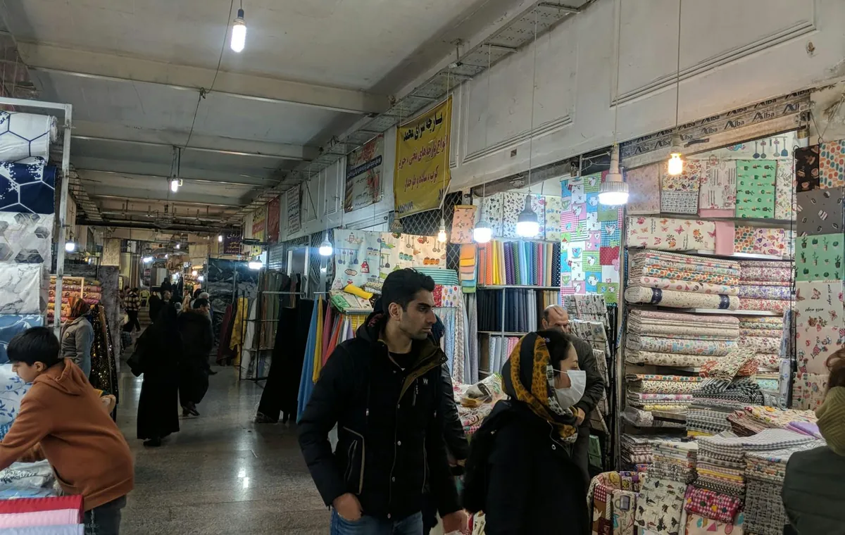 پوشاک در بازار بزرگ تهران، عمده‌فروشی و خرده‌فروشی