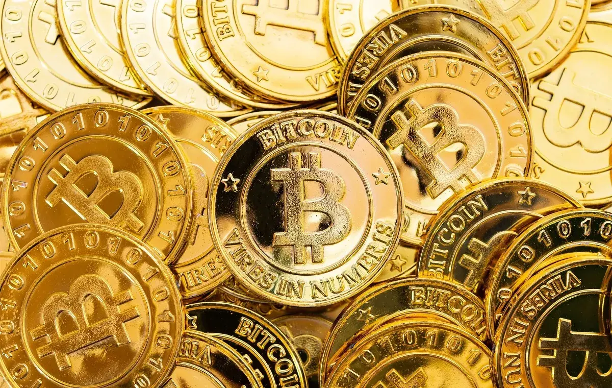 خرید طلا یا بیت کوین؛ کدام مناسب تر است؟ 1 1212