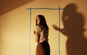 نقد فیلم «اتاق‌های پشتی»