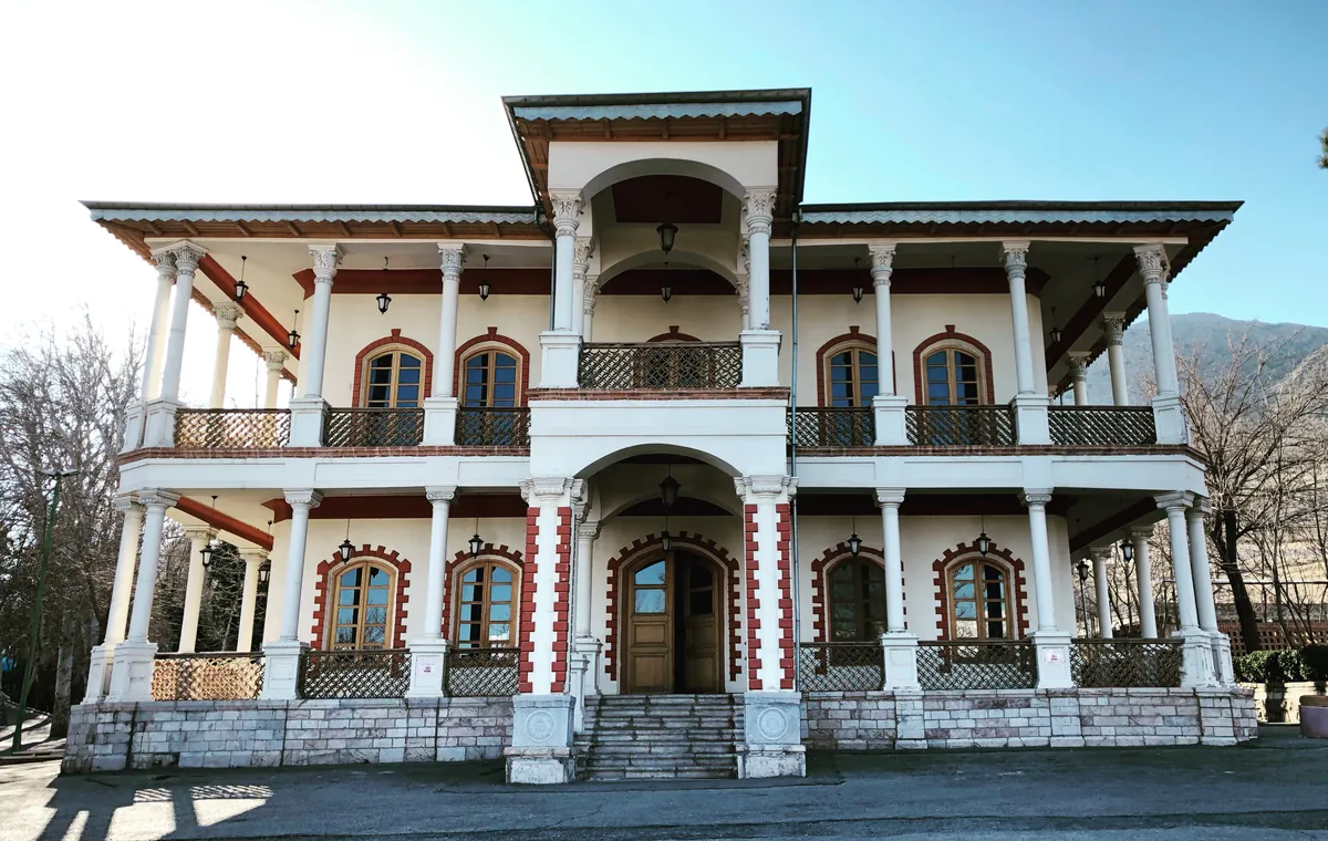 عمارت قصر یاقوت سرخهحصار
