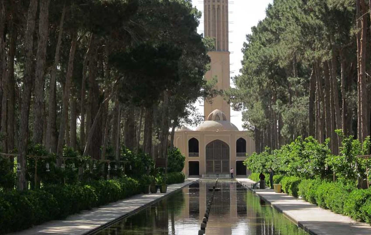 باغ دولتآباد و بلندترین بادگیر جهان