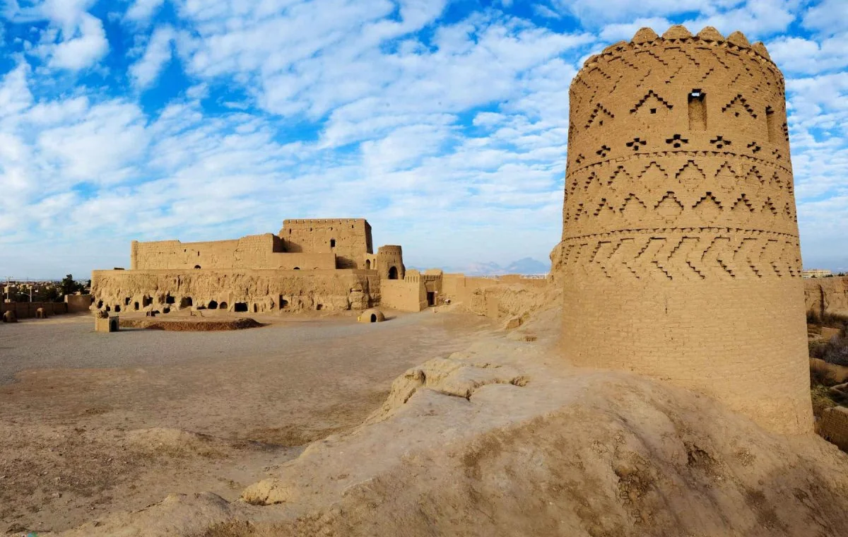 میبد؛ شهر سفالگری و کاروانسراها