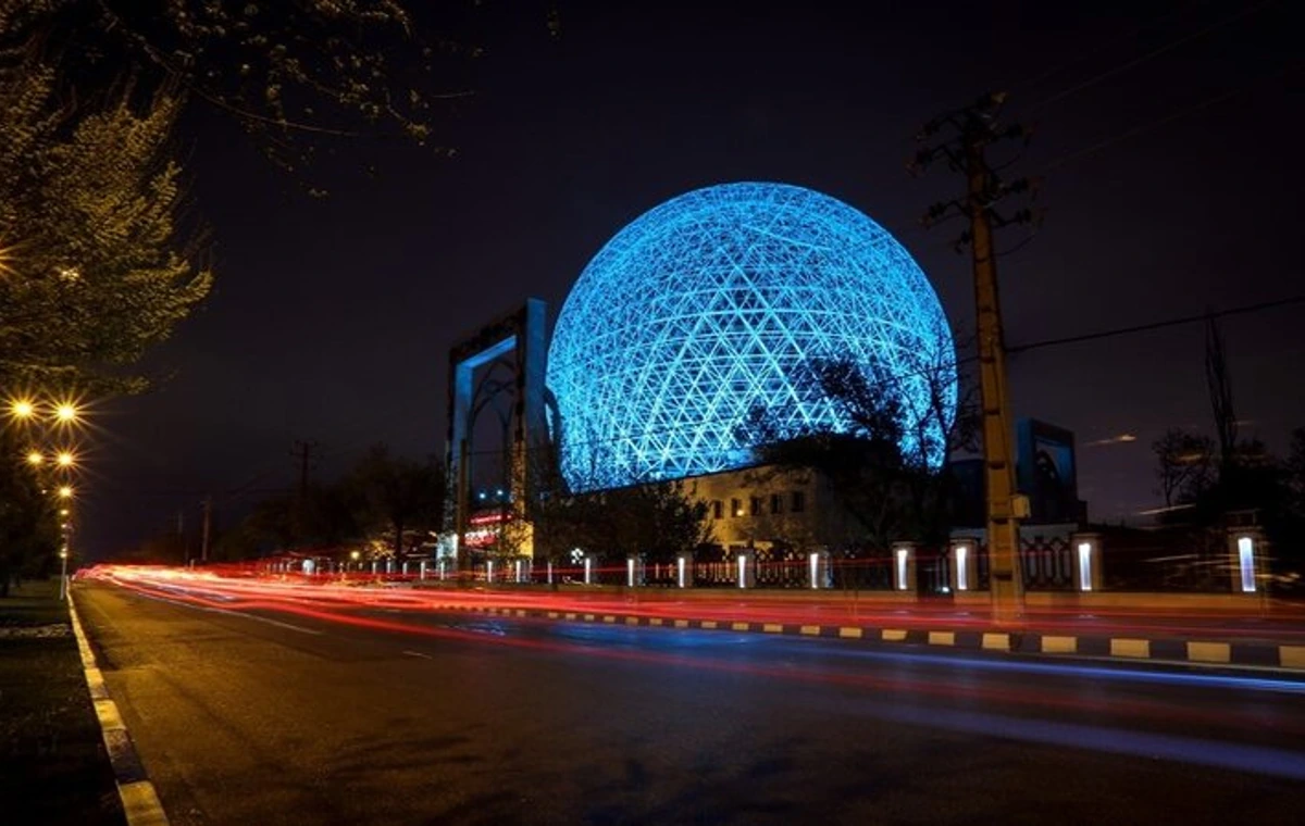 جاهای دیدنی همدان در شب
