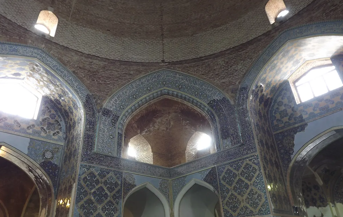 معماری مسجد کبود تبریز؛ چرا این بنا متفاوت است؟