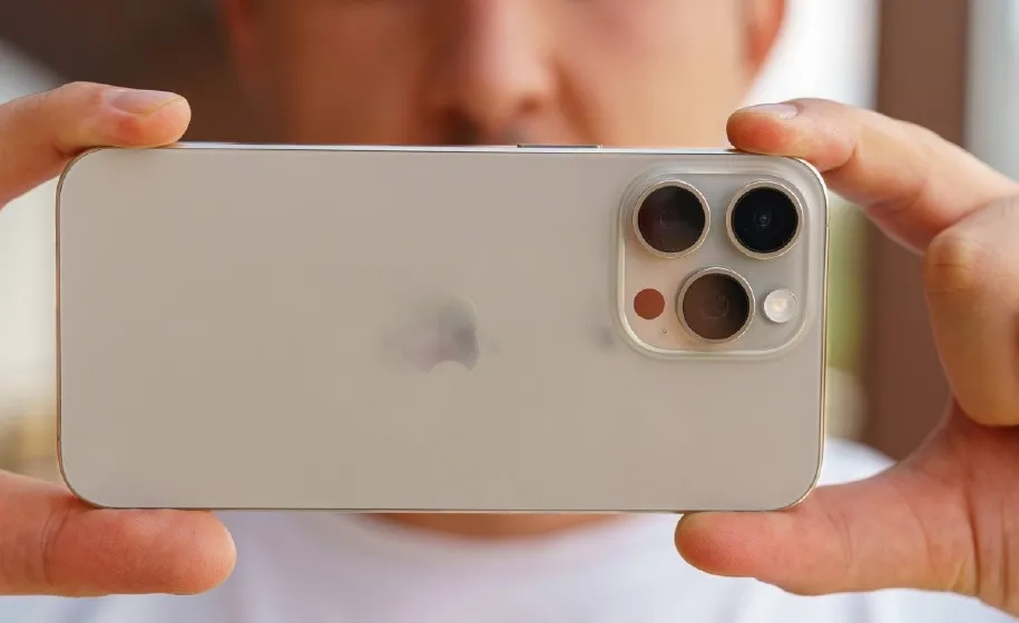 iPhone 17 یا iPhone 15 Pro Max