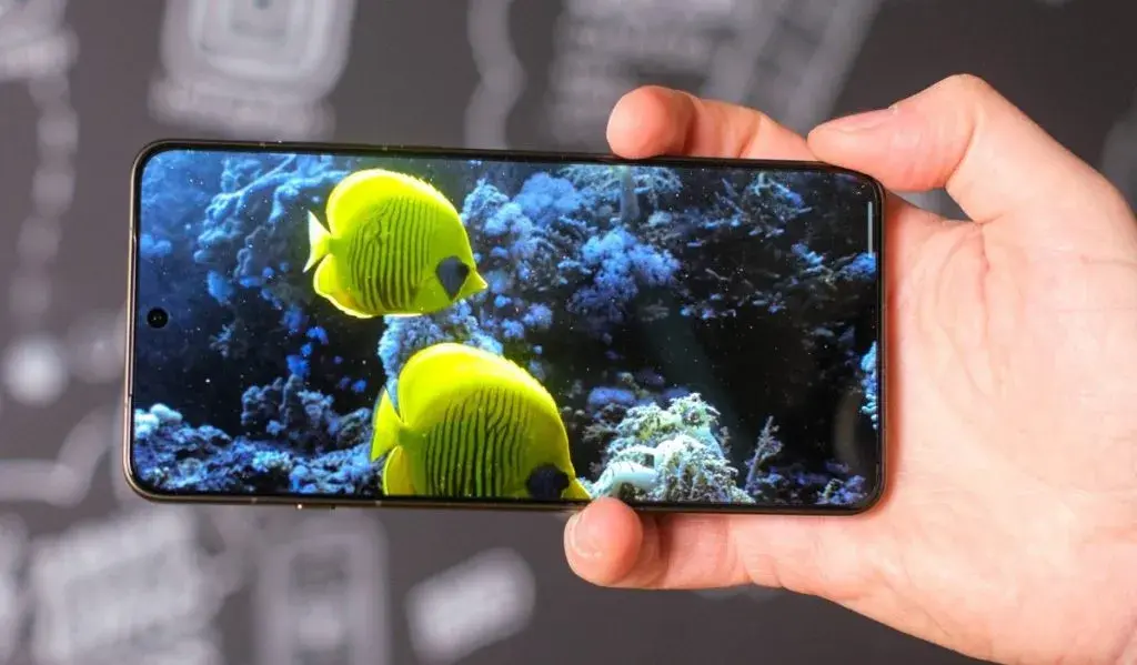 مقایسه نمایشگر شیائومی 17 Ultra با اوپو Find X9 Ultra