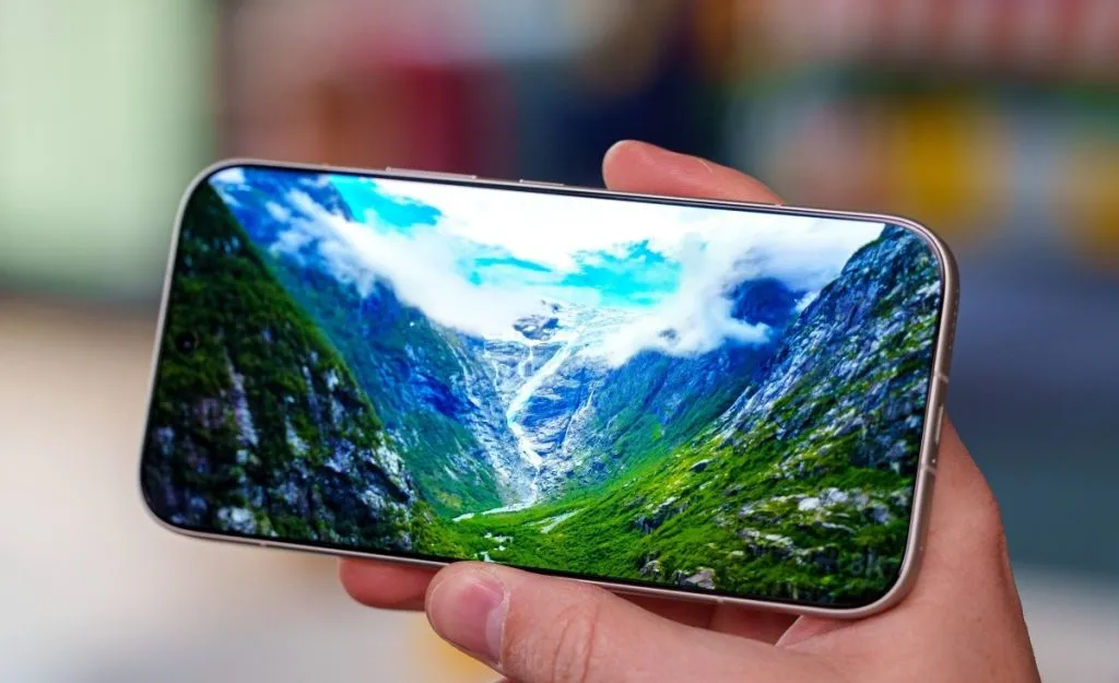 مقایسه نمایشگر شیائومی 17T پرو با آنر 600 پرو