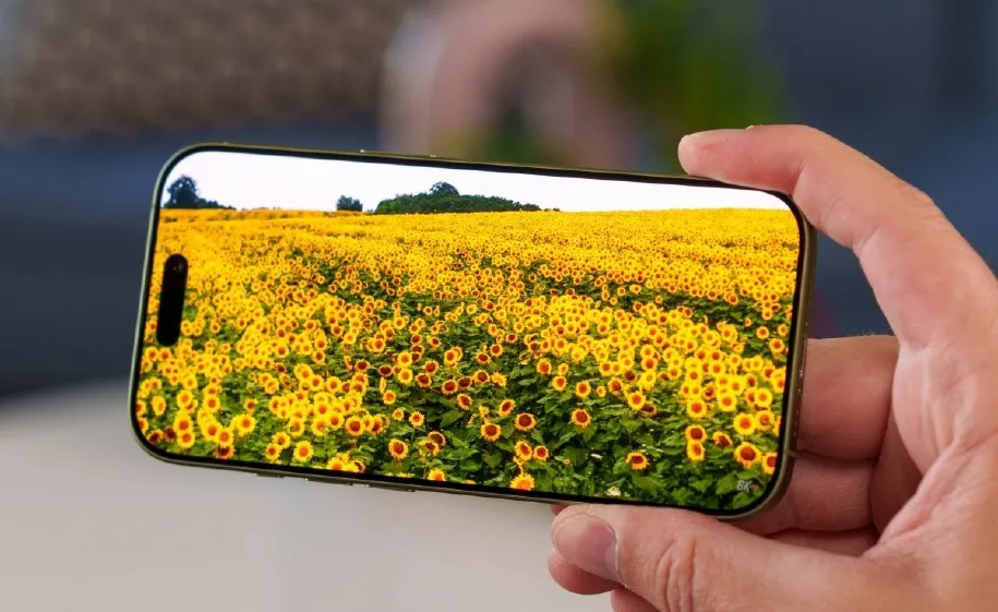 نمایشگر آیفون 17 و آیفون 15 پرو مکس؛ کدام صفحهنمایش بهتر است؟