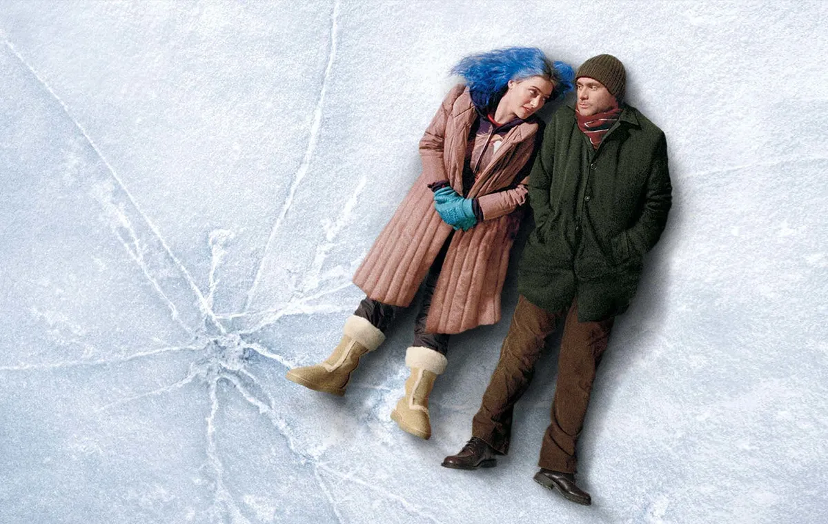 بهترین فیلمهای عاشقانه ؛ درخشش ابدی یک ذهن پاک (Eternal Sunshine of the Spotless Mind)