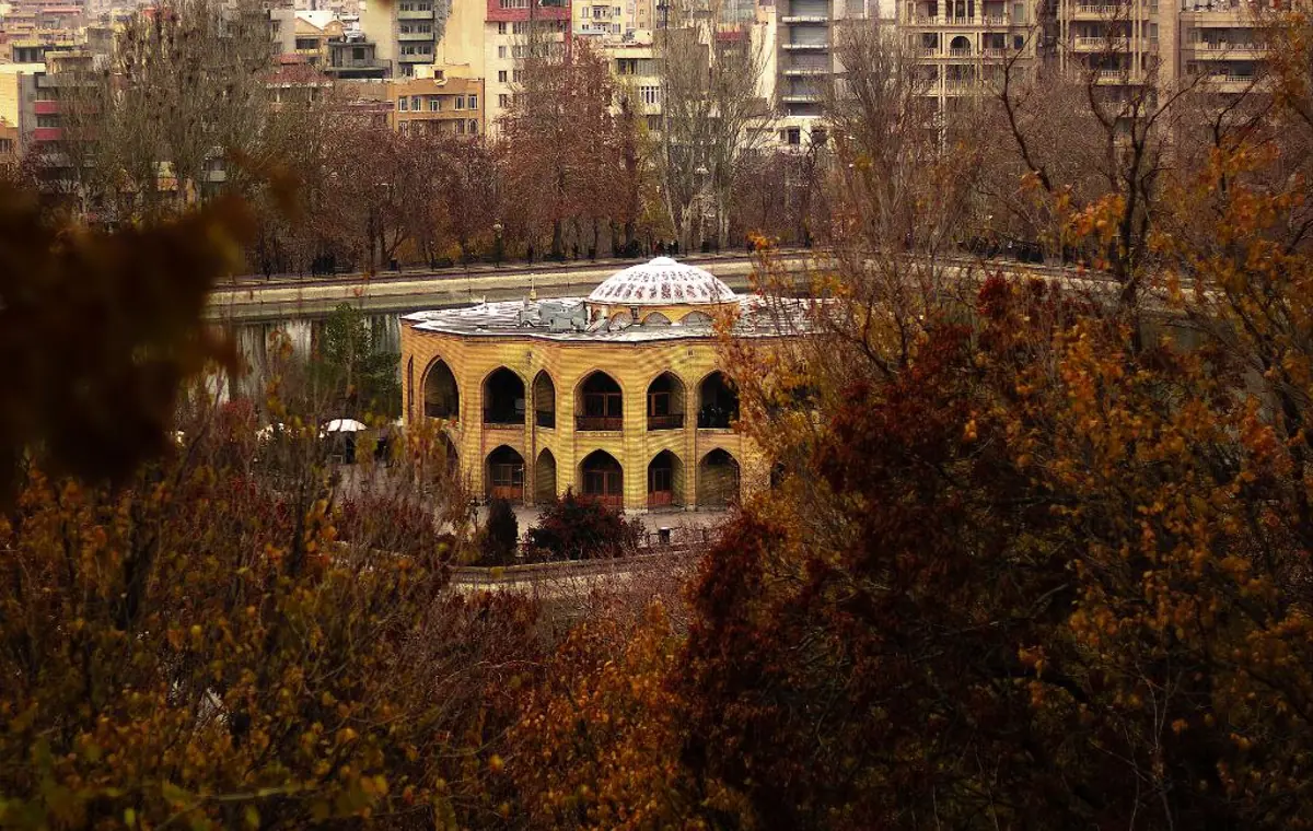 عمارت ائل گلی؛ بنای هشتضلعی میان آب