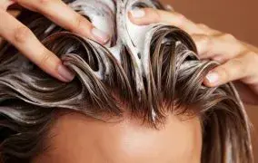 بهترین شامپو برای اگزمای پوست سر؛ آرامش پوست از اولین شستشو