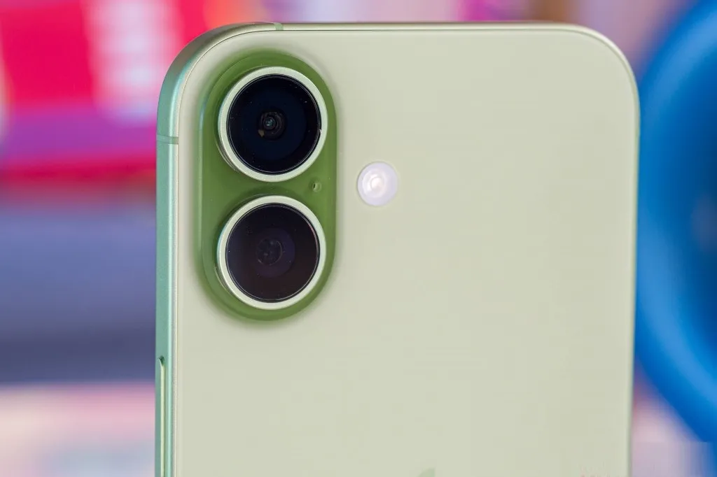 iPhone 17