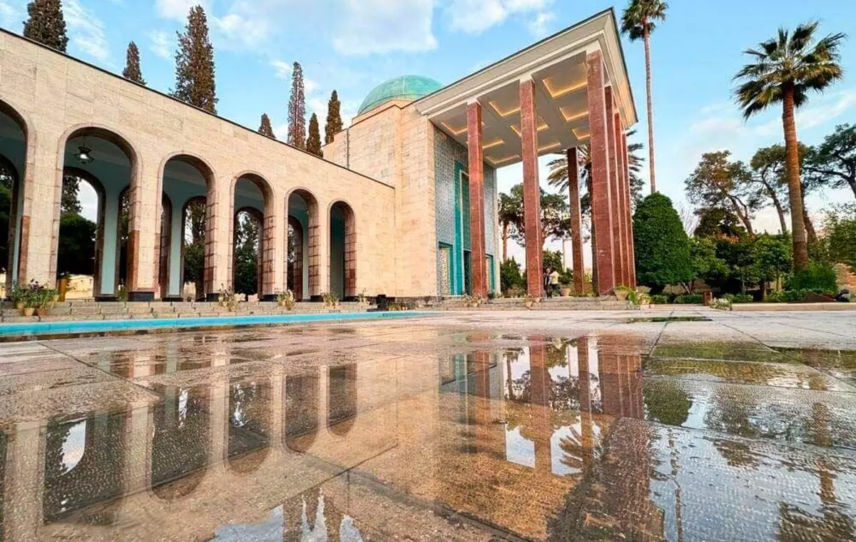 بازدید از سعدیه و حافظیه در یک برنامه نیمروزه
