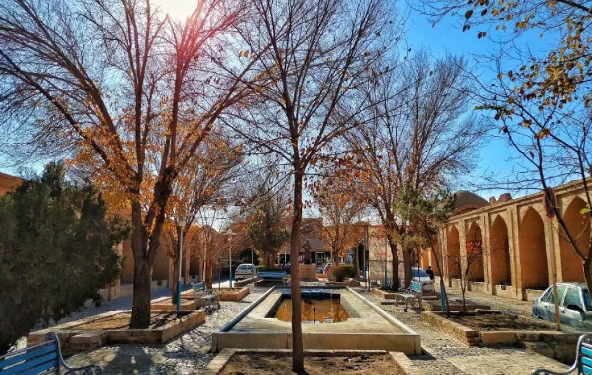بازار و میدان خان؛ ادامه گردش از خیابان قیام