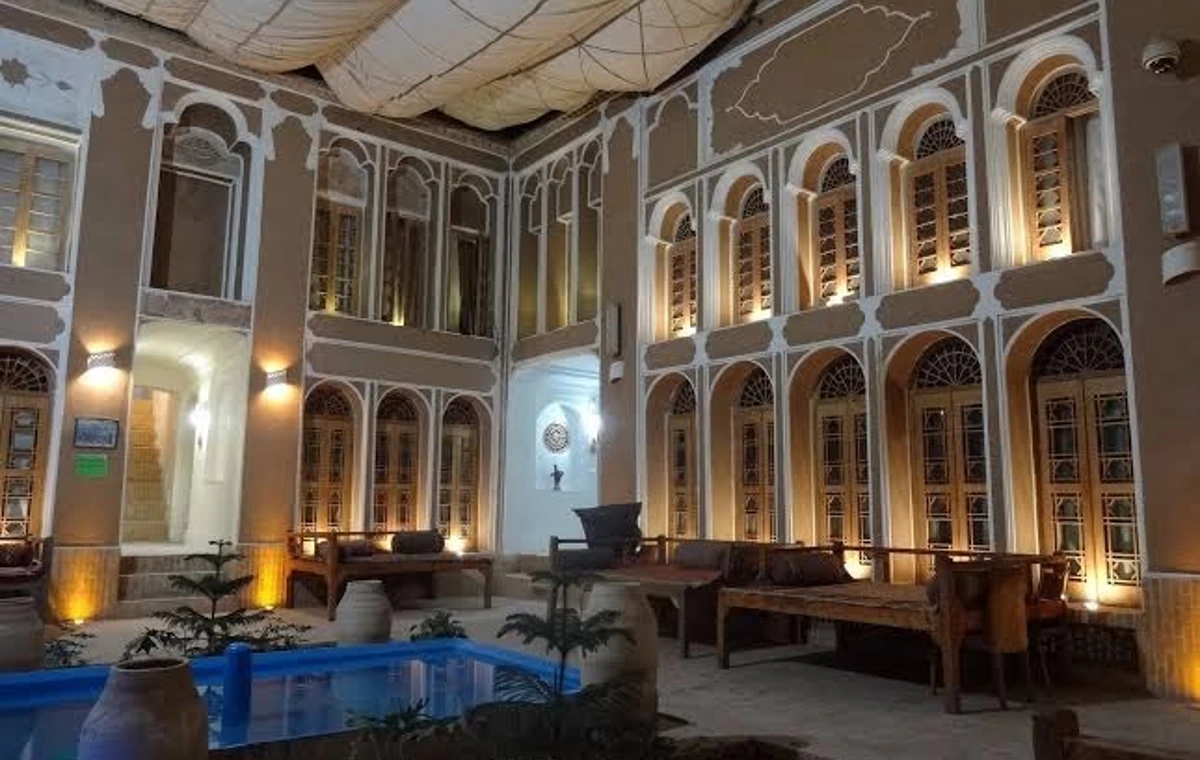 هتل سنتی یزد؛ در محدوده میدان و ابتدای سلمان فارسی