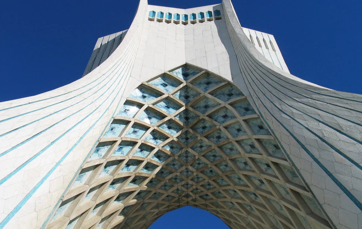 معماری برج از چه چیزهایی الهام گرفته است؟