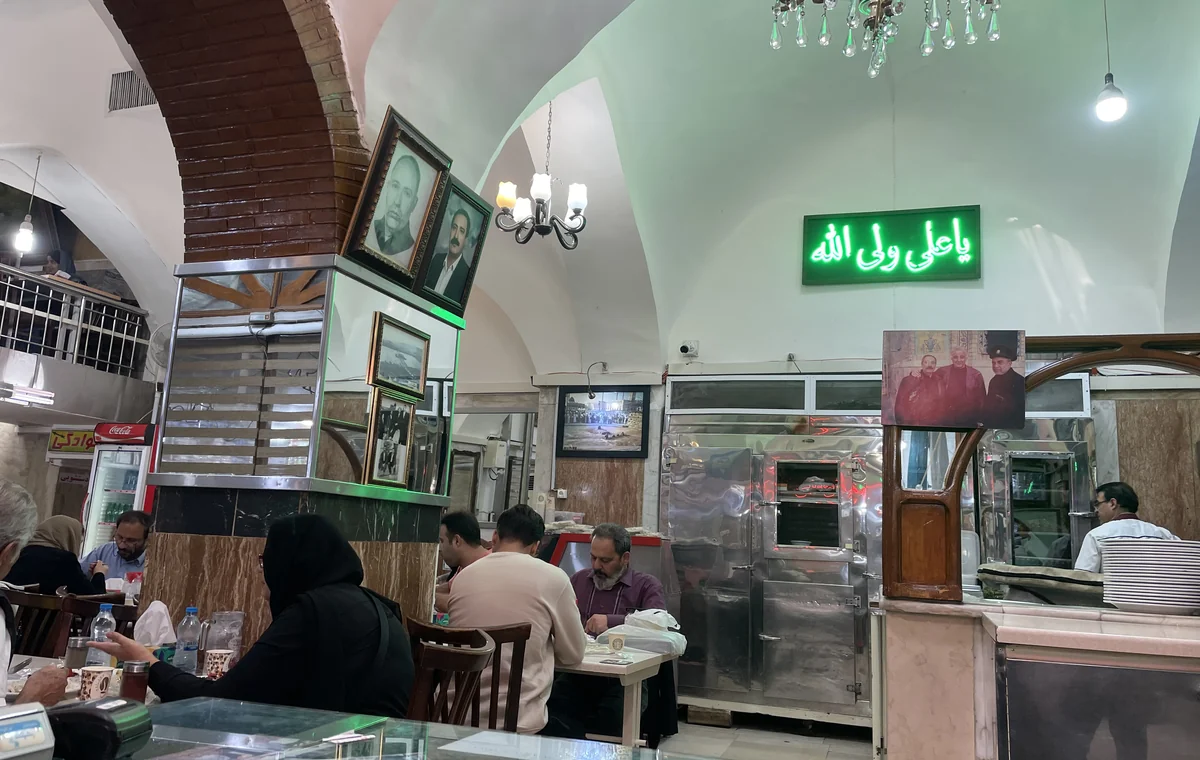 ۱. چلوکبابی حاج علی؛ انتخاب قدیمی بازار برای دوستداران کباب