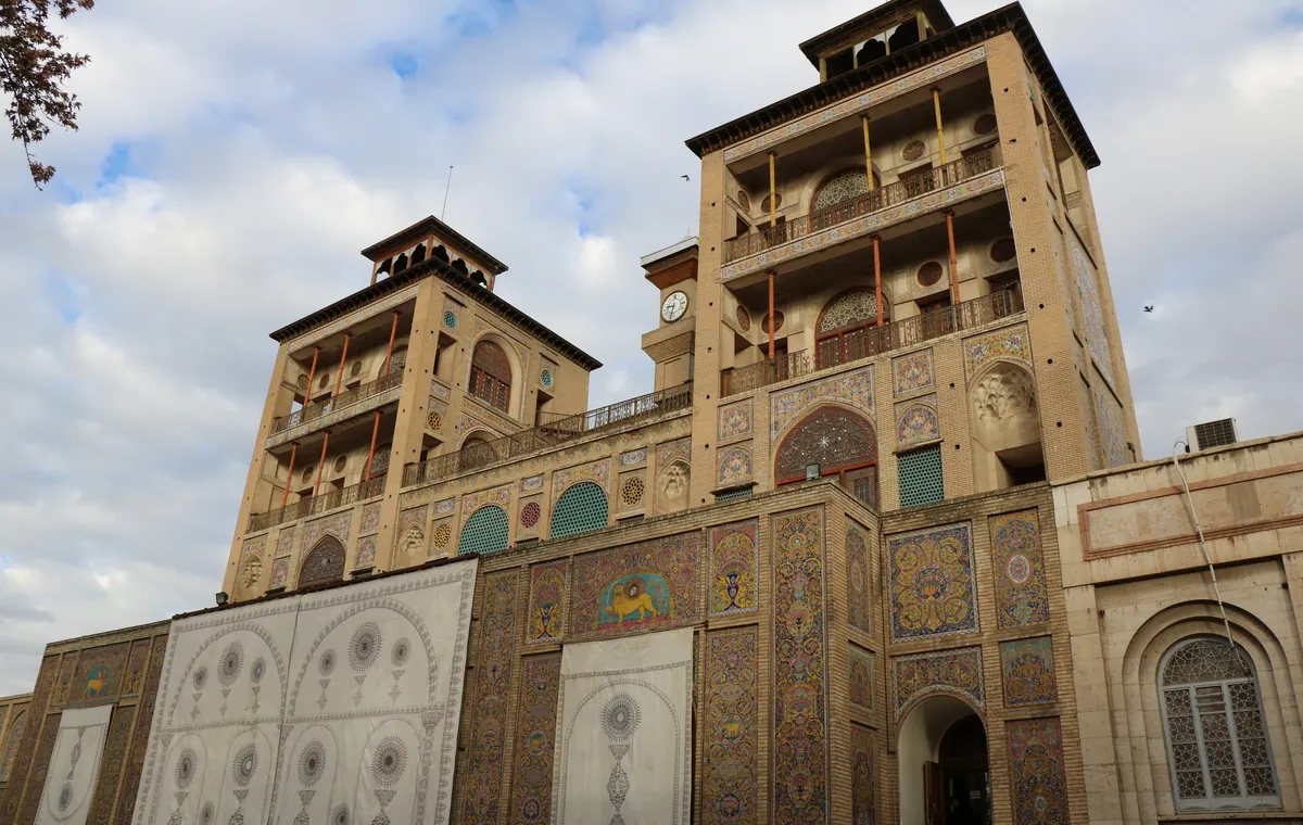 کاخ گلستان کجاست؟ آدرس و مسیر مترو