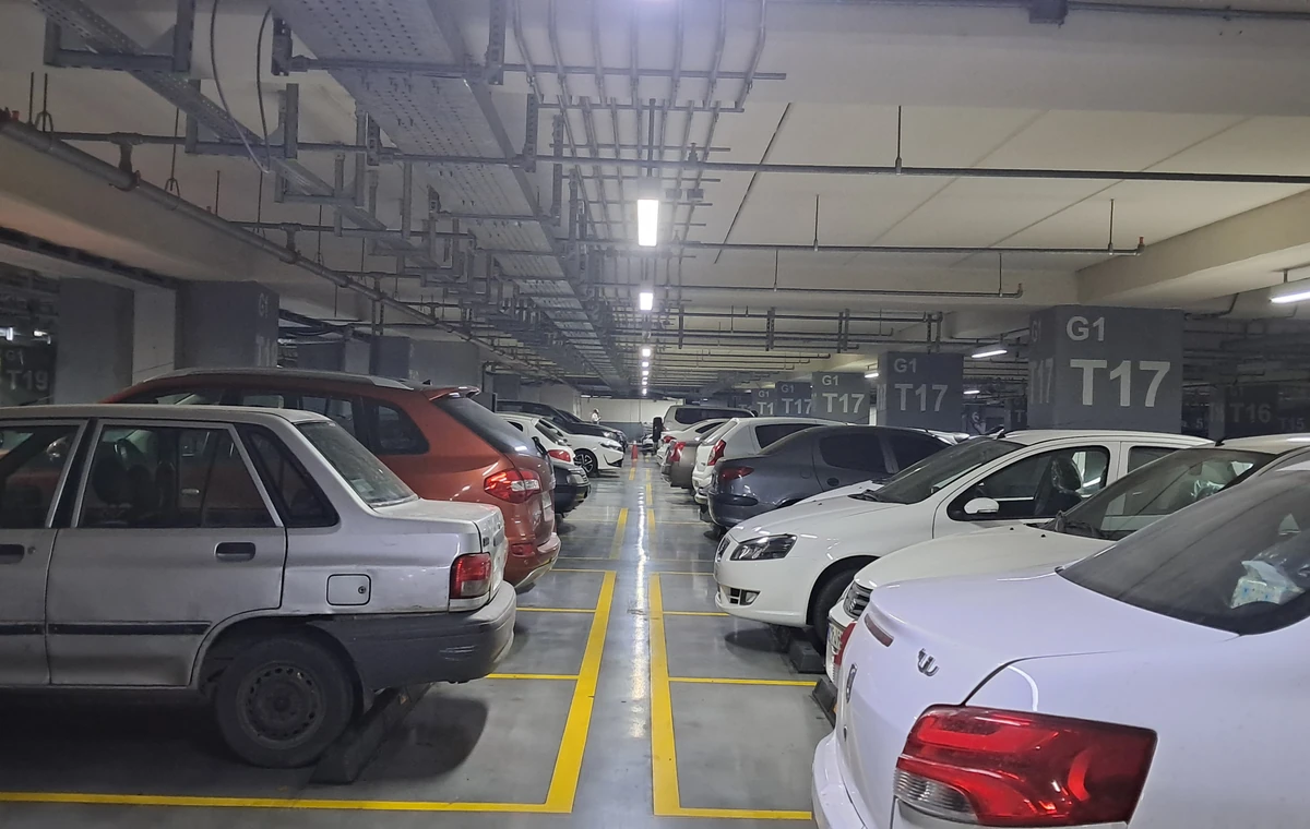 پارکینگ ایران مال؛ ظرفیت و هزینه